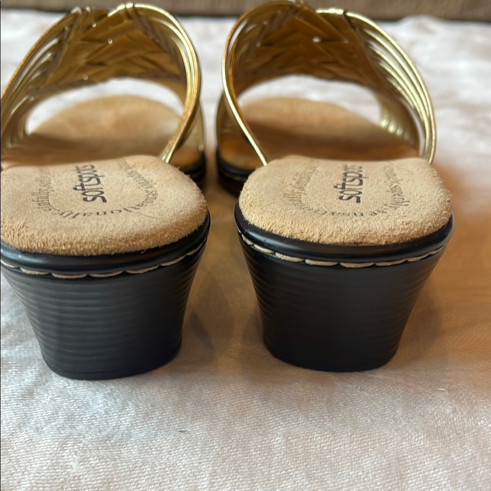 Softspots “Traci” Gold wedge sandal with Woven Design size 5 - Picture 6 of 7